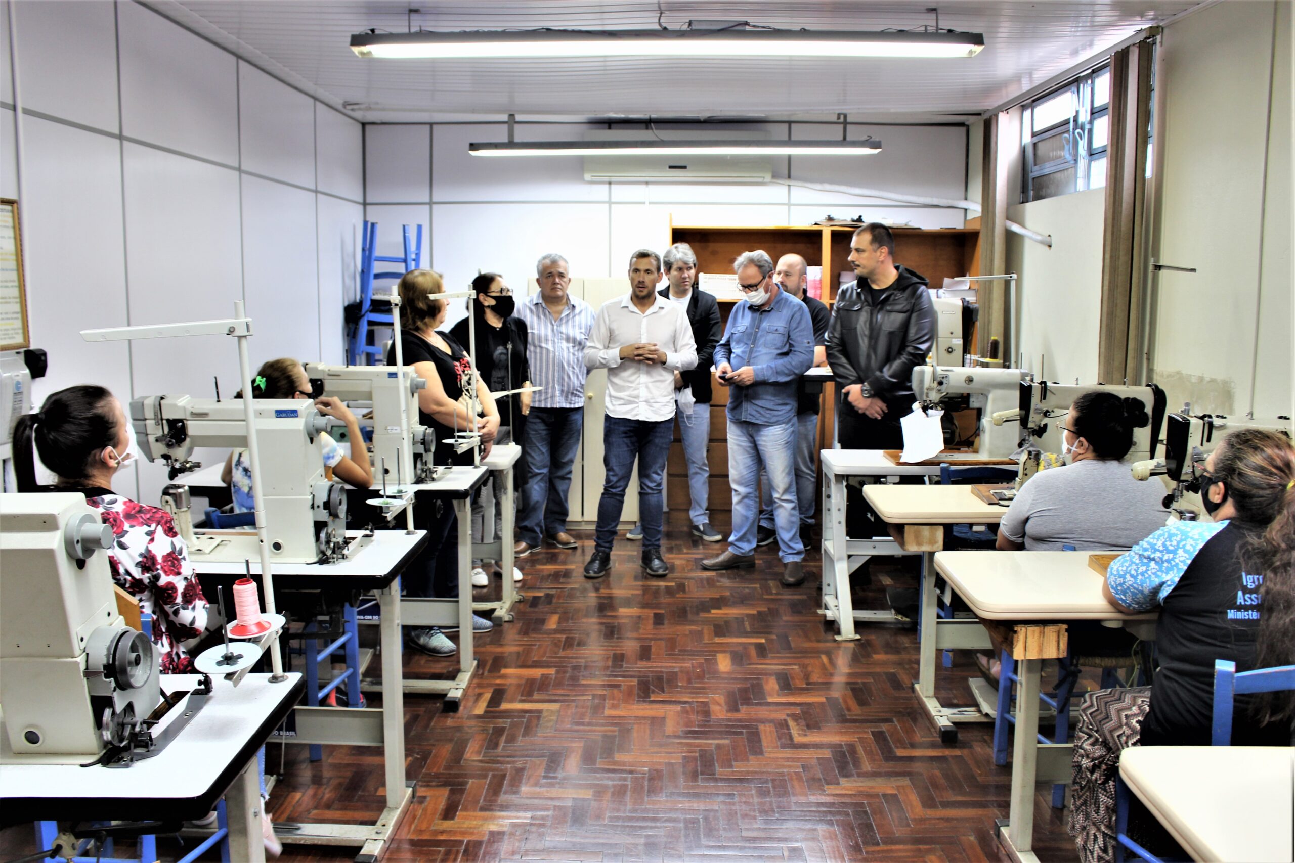 Prefeitura dá início ao curso de Costura Industrial promovido com apoio do Sindicato dos Sapateiros de Parobé