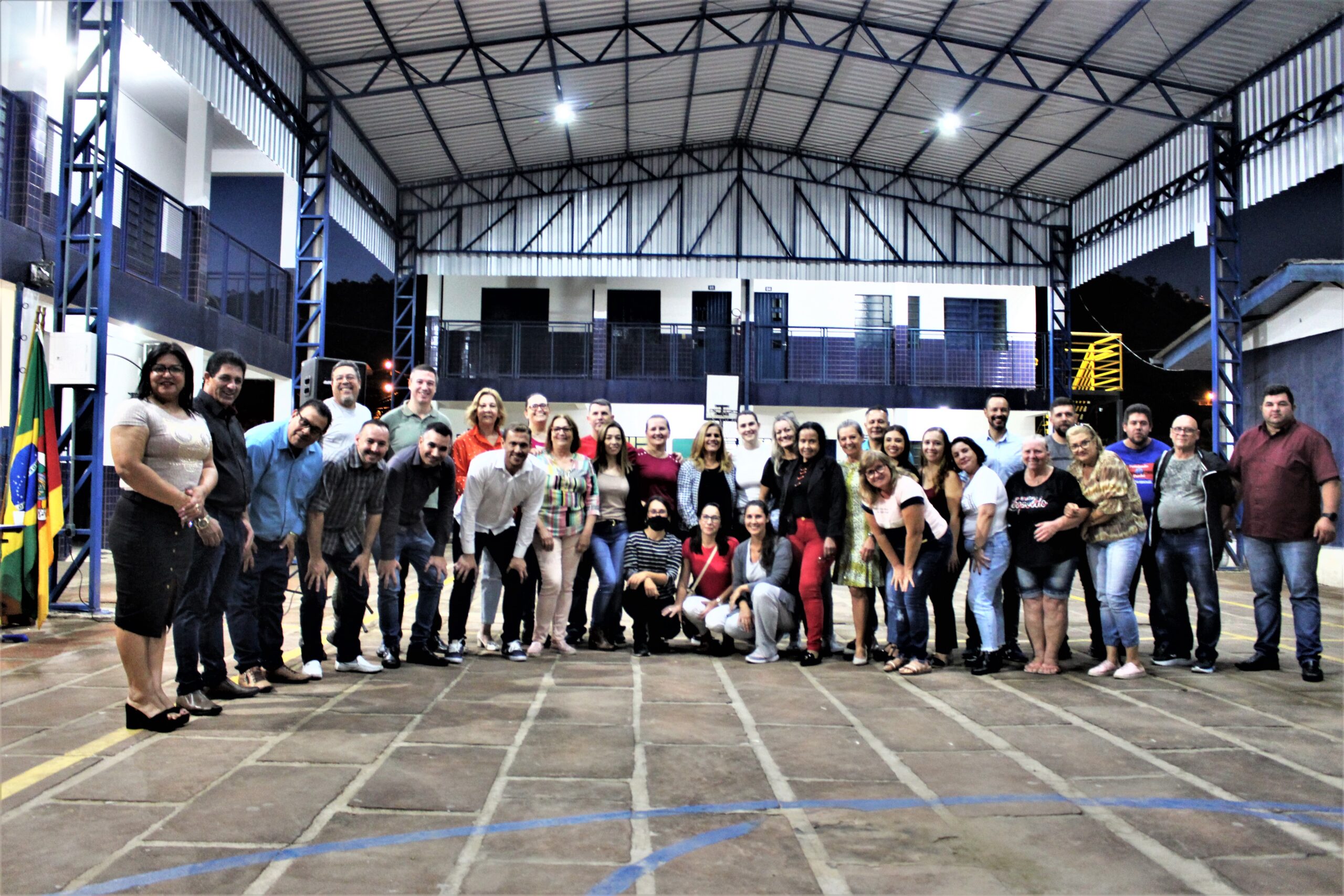 Cobertura da quadra esportiva da Escola Leopoldo Frederico Willers é inaugurada em Parobé