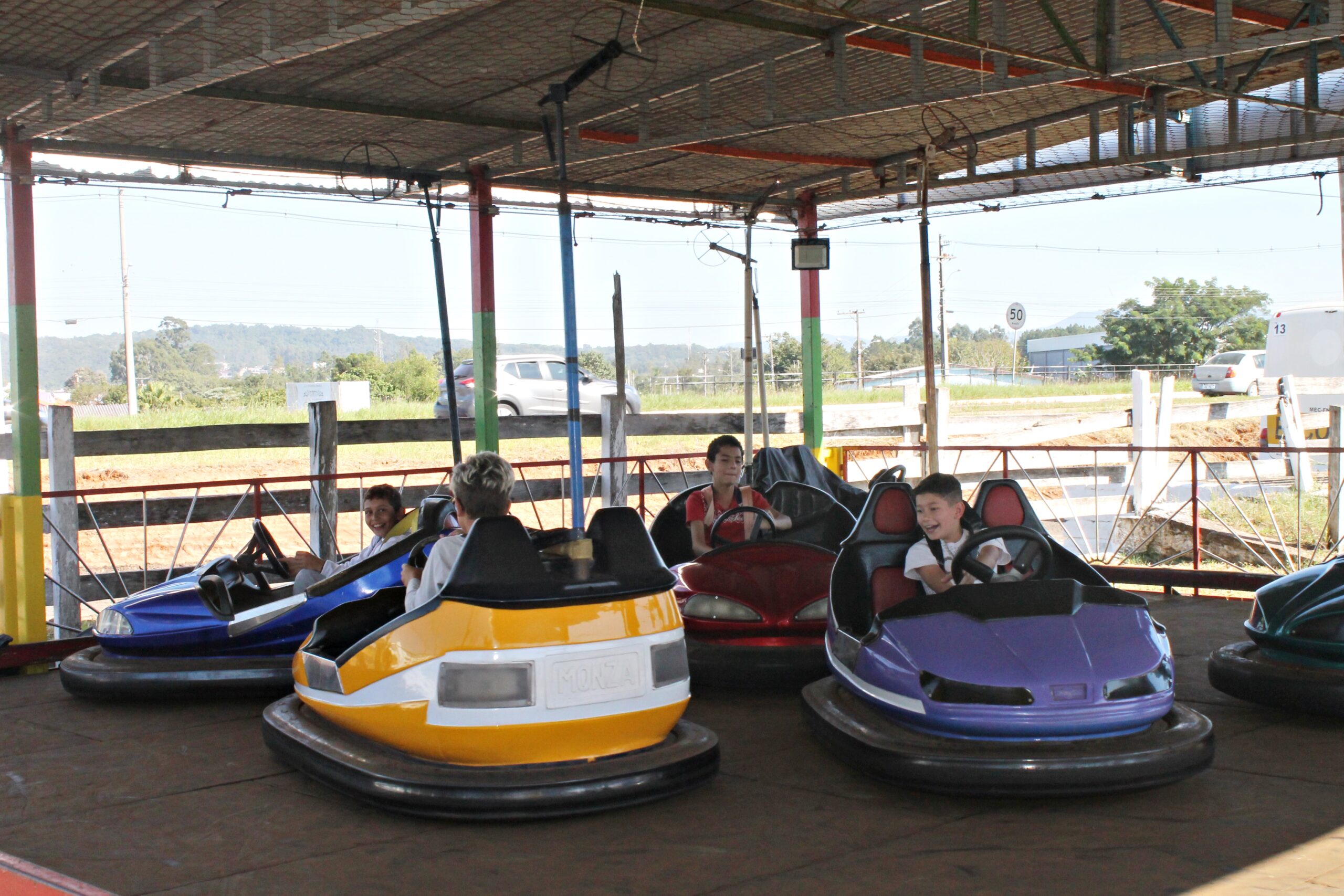 Crianças, jovens e adultos se divertem com as atrações do 1º Taquara Campo