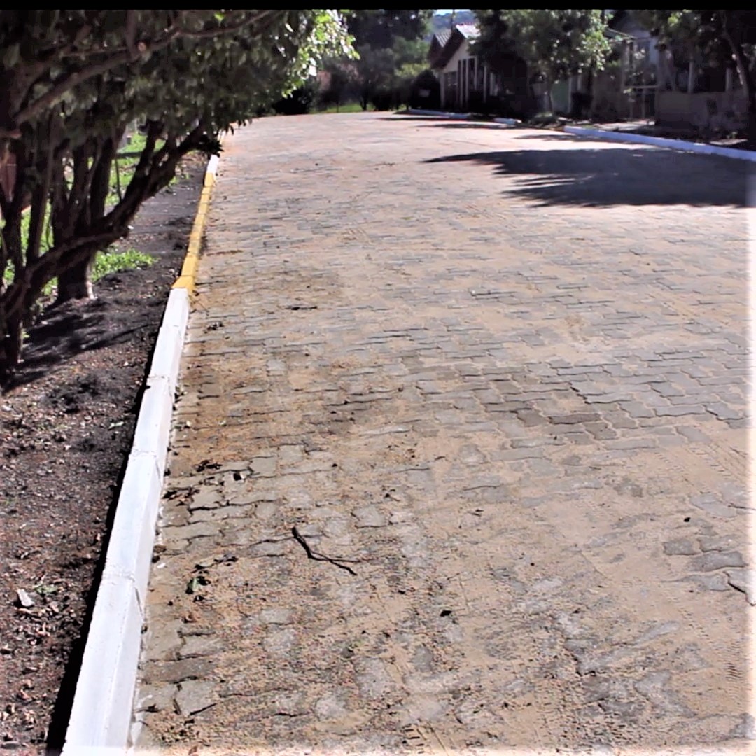 Prefeitura de Parobé conclui pavimentação com blocos intertravados da rua 25 de Dezembro