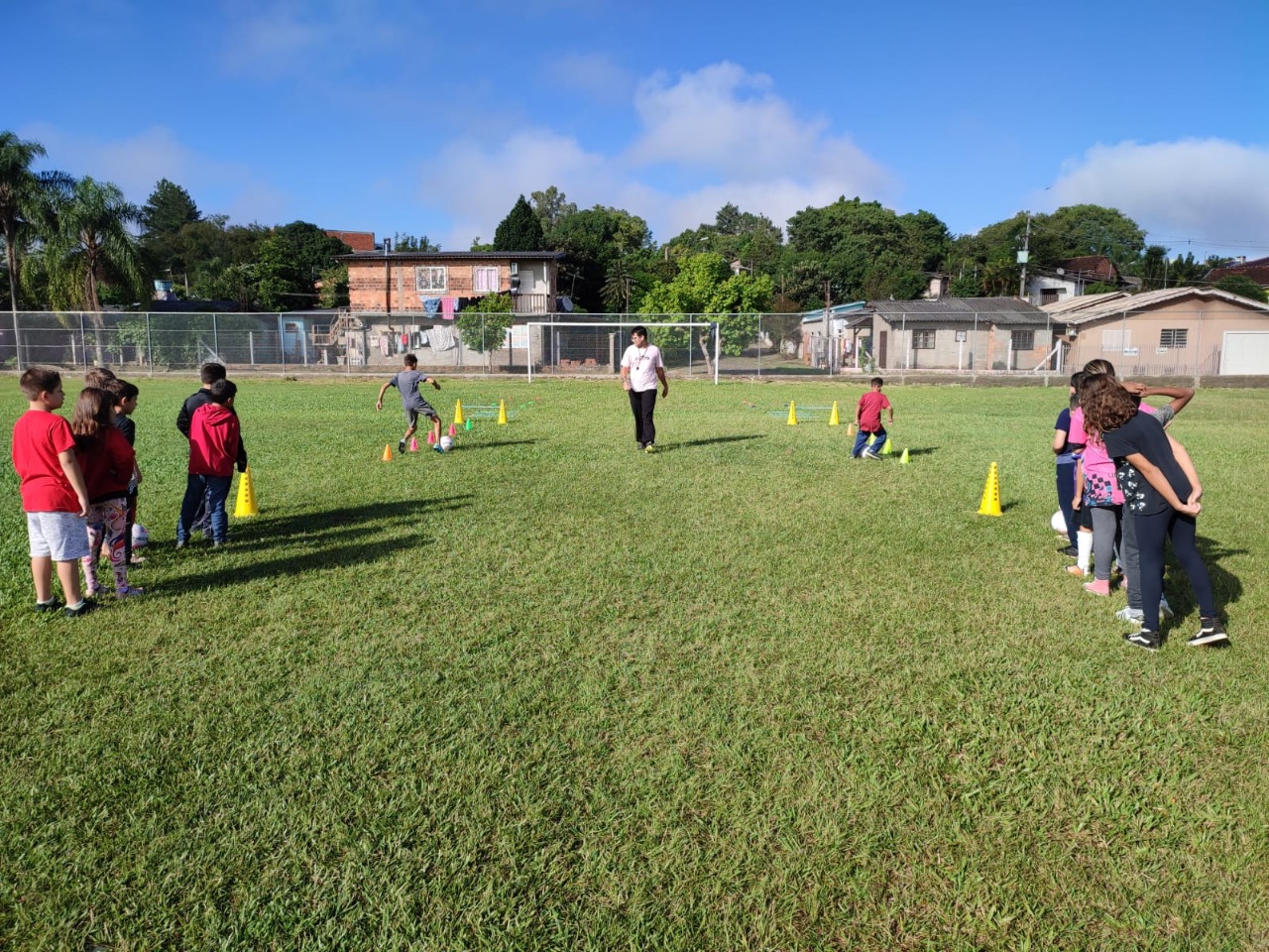 Projeto esportivo com crianças e adolescentes no bairro Empresa continua com vagas abertas em Taquara