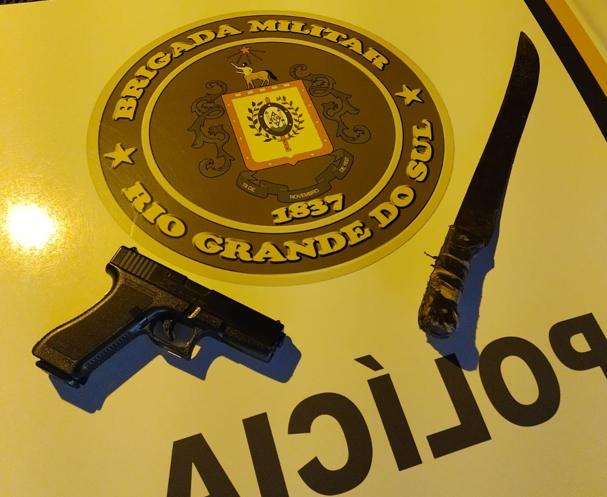 Adolescente de 16 anos é apreendido com facão e uma réplica de pistola em Igrejinha