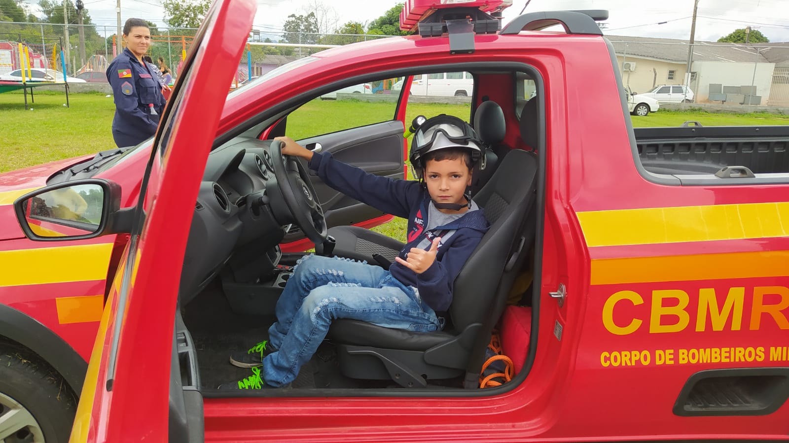‘Páscoa da Polícia’ distribui 1,8 mil kits de doces a crianças do bairro Empresa em Taquara