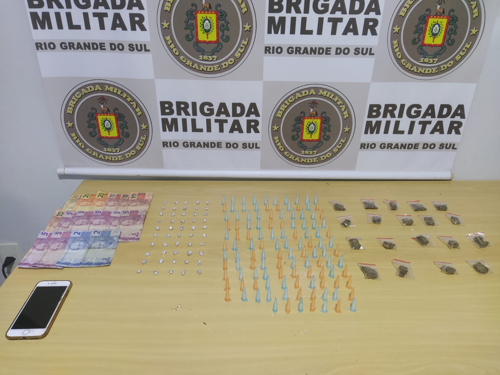 Brigada Militar de Rolante apreende grande quantidade de drogas no interior do município