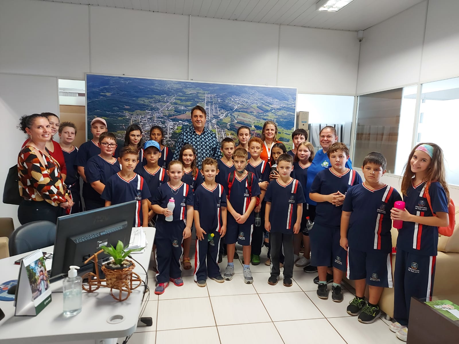 Alunos e professores da Escola Independência visitam prefeito de Rolante