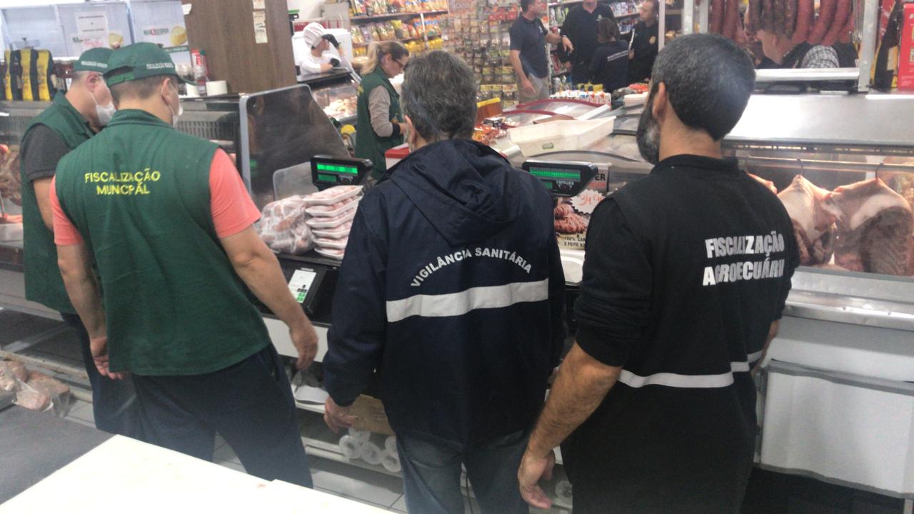Operação realizada em supermercados de Igrejinha resulta na apreensão de mais de duas toneladas de alimentos
