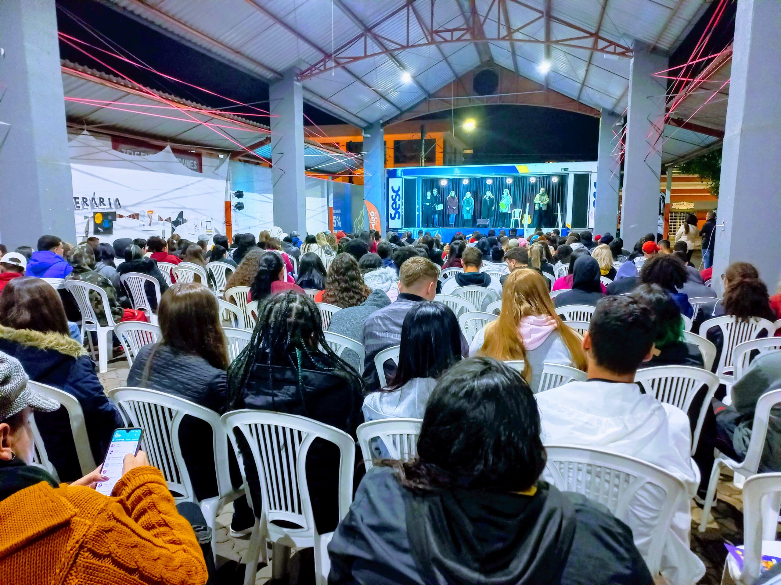 Feira Literária de Taquara segue até sábado com atrações teatrais, musicais e bate-papo com escritores