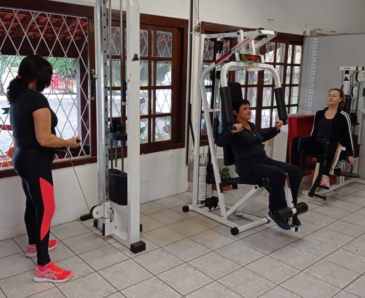 Aulas de ginástica funcional no Parque do Trabalhador de Taquara têm horários ampliados