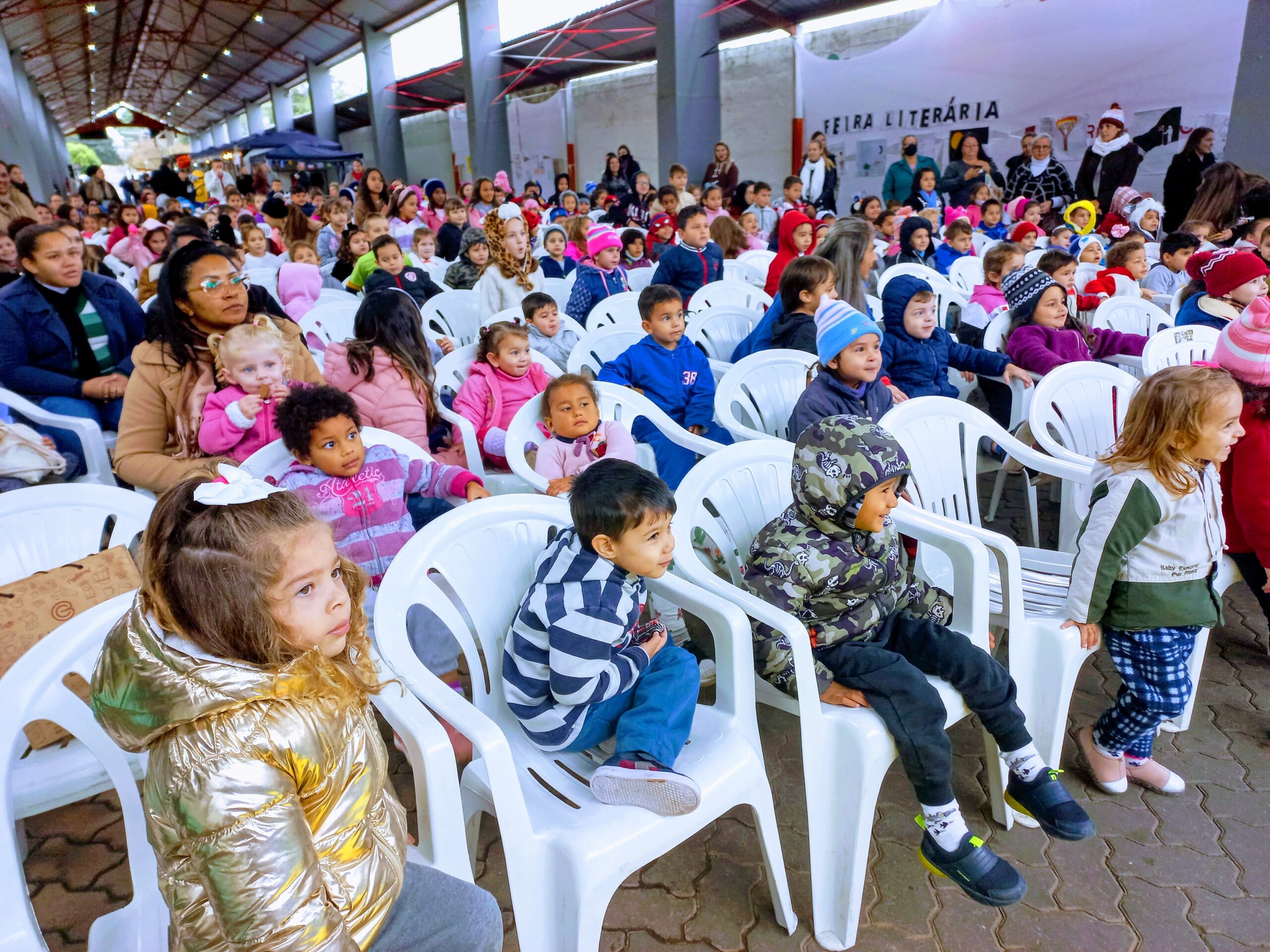 Alunos da educação infantil participam da Feira Literária de Taquara