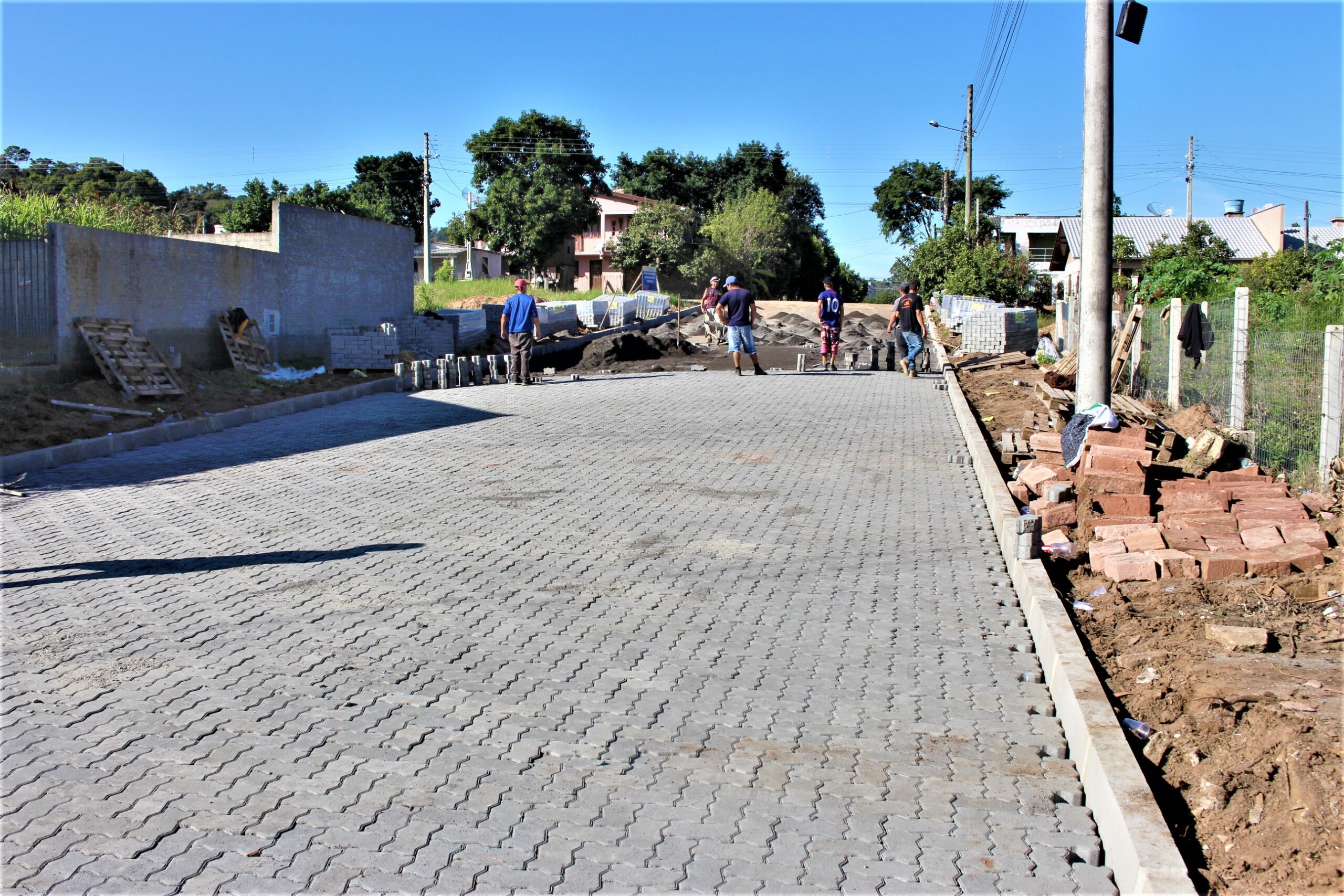 Prefeitura de Parobé segue com pavimentação da rua Pompeu Pires