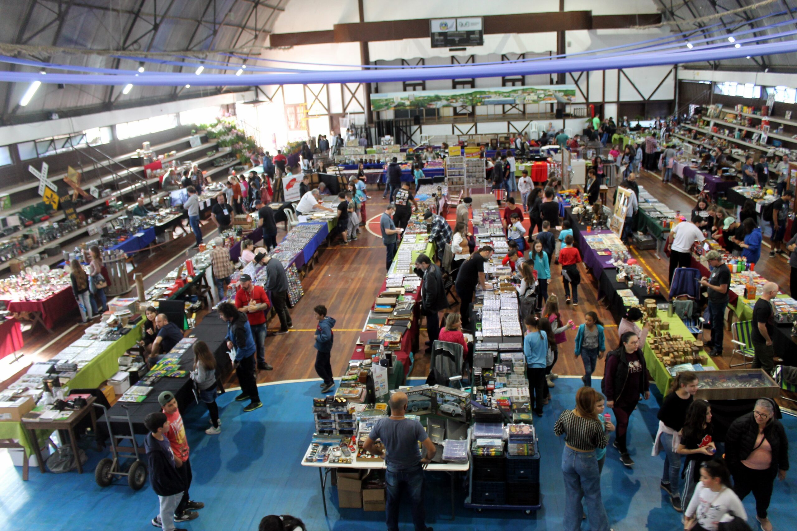 Expositores e público do 7º Colecionarte de Igrejinha comemoram a retomada do evento em formato presencial