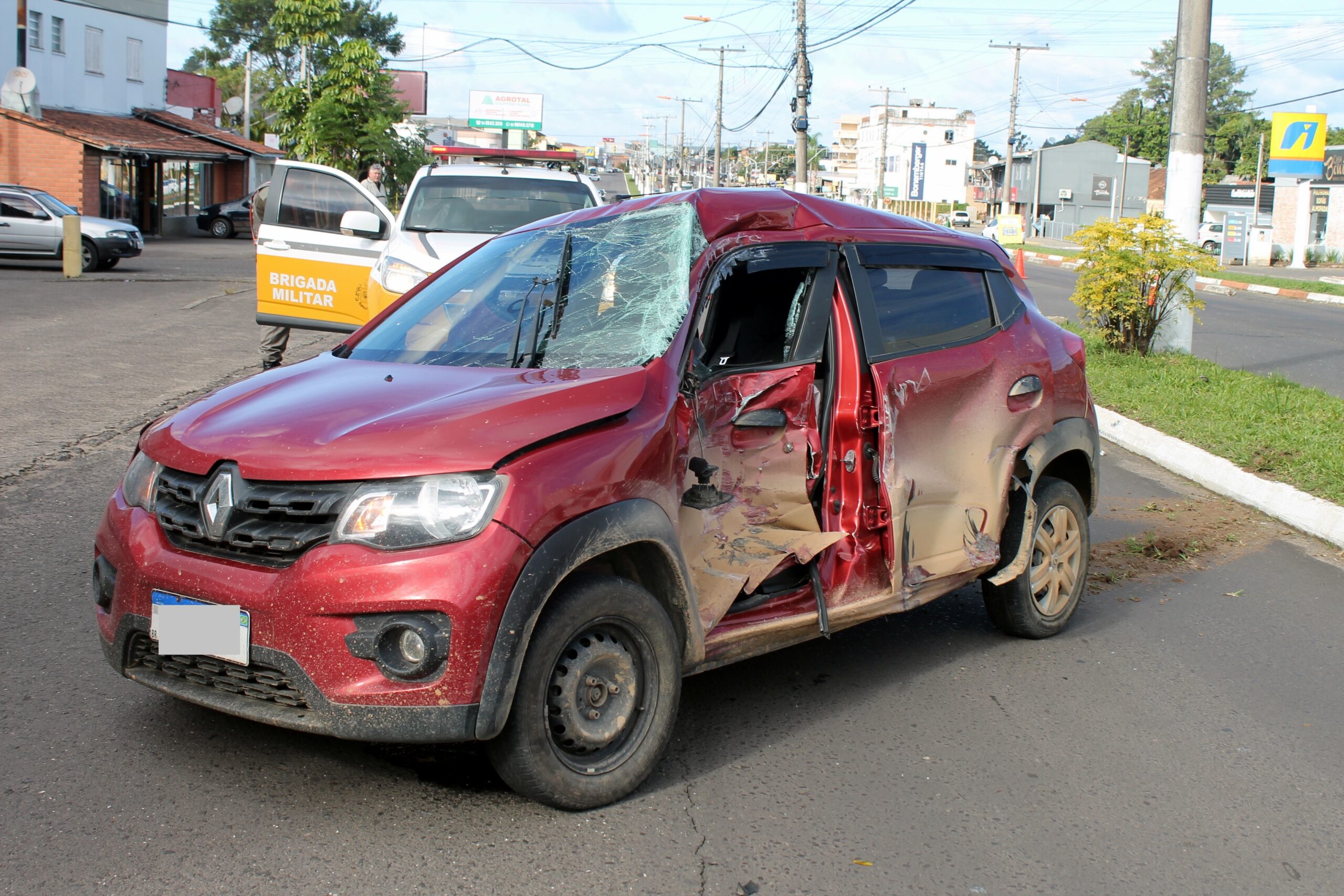 Colisão entre caminhão e automóvel deixa um homem ferido na avenida Sebastião Amoretti em Taquara