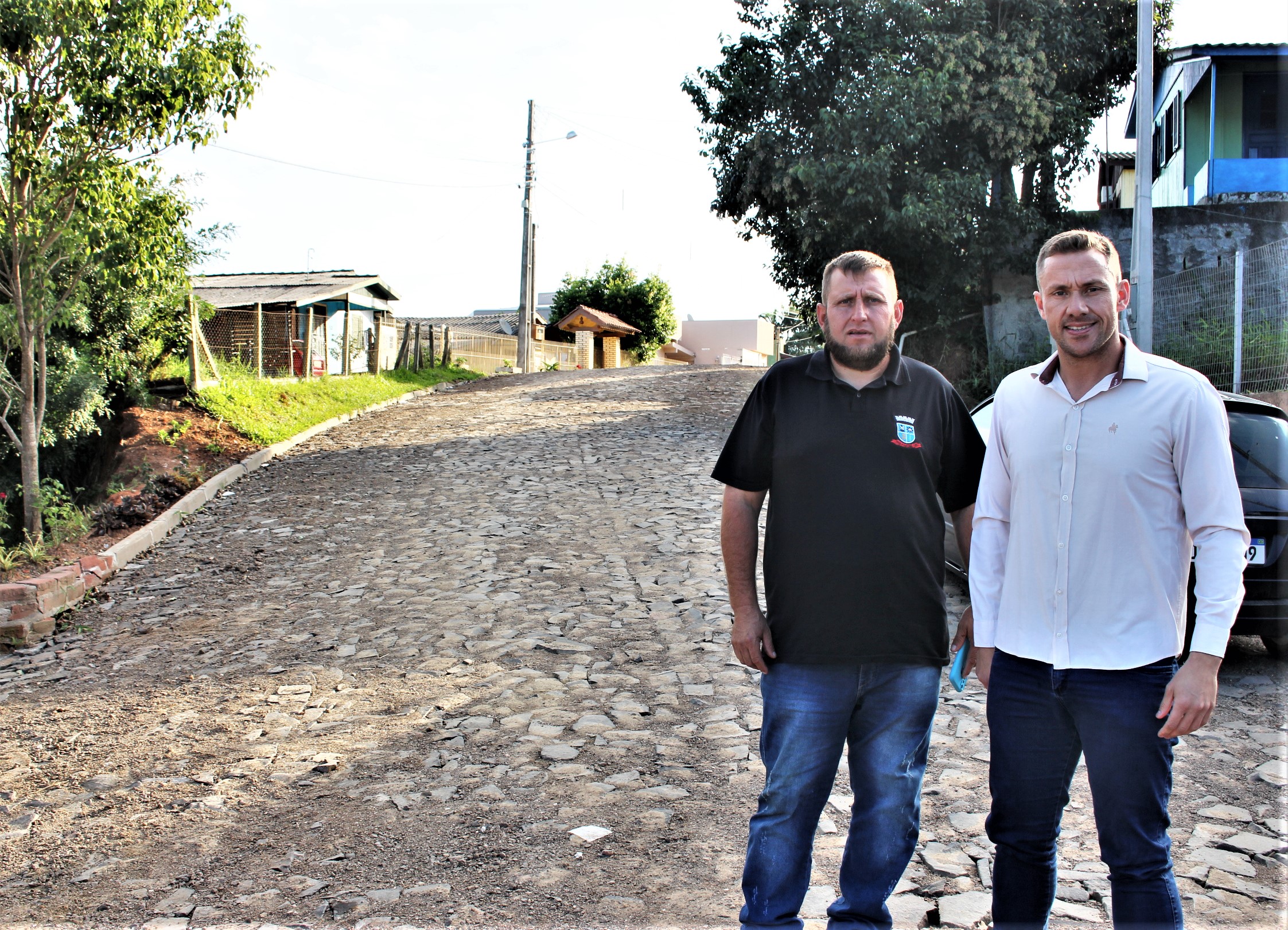 Prefeitura de Parobé conclui pavimentação com pedras irregulares da rua Arno Saft