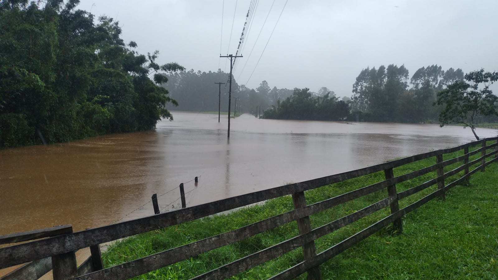 Bombeiros Voluntários de Rolante liberam acesso às estradas do município