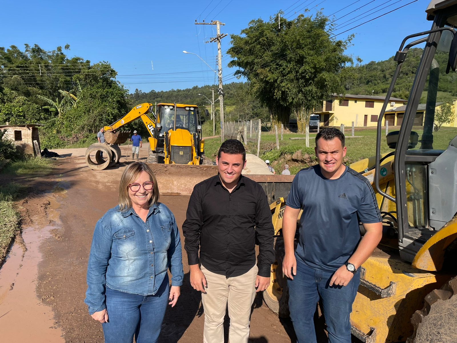Prefeitura dá início a pavimentação em frente à escola Zeferino Vicente Neves Filho no interior de Taquara