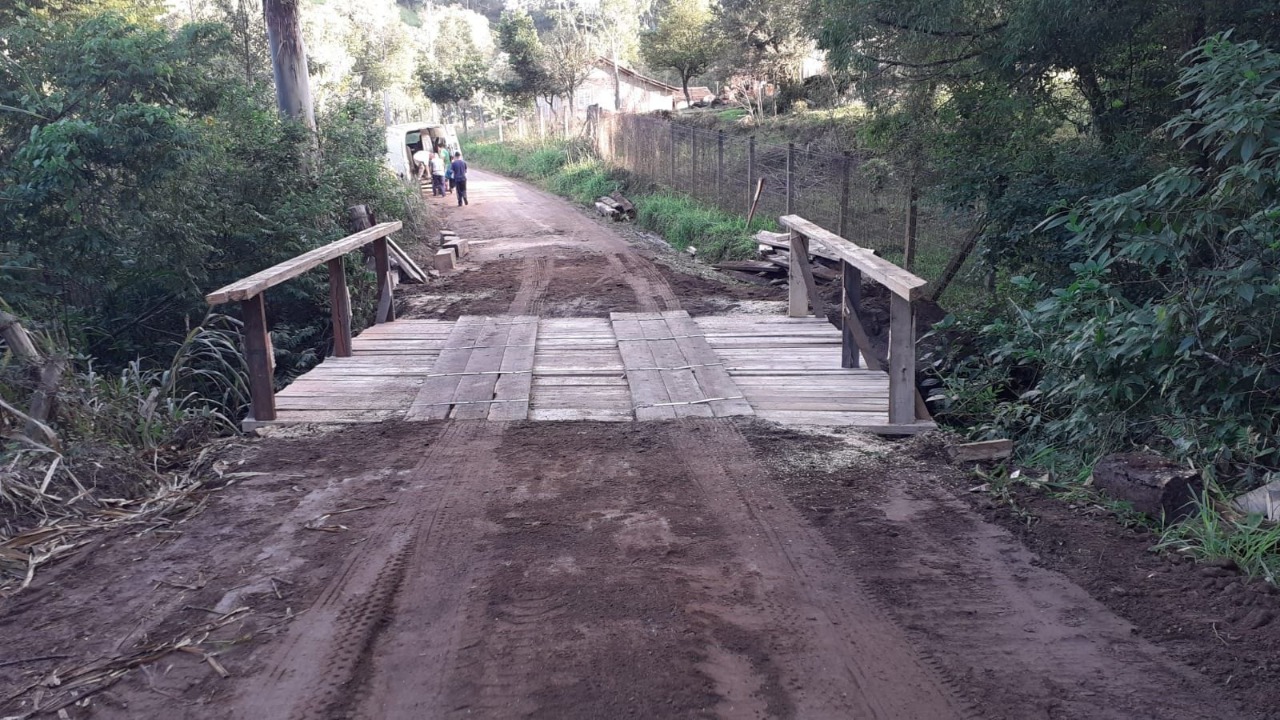 Prefeitura de Taquara realiza conserto de mais uma ponte no interior do município