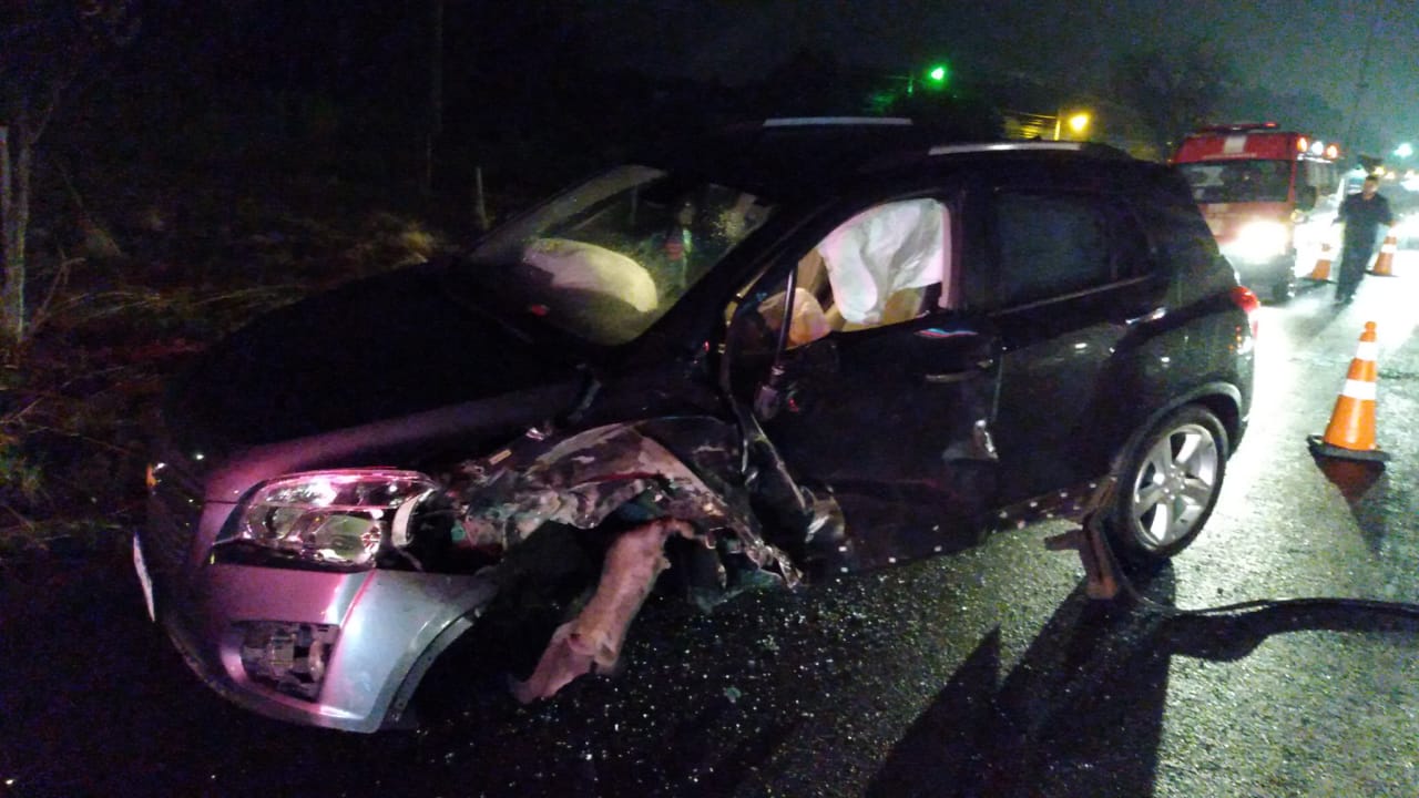 Colisão entre automóvel e carreta deixa uma pessoa ferida na ERS-115 em Igrejinha