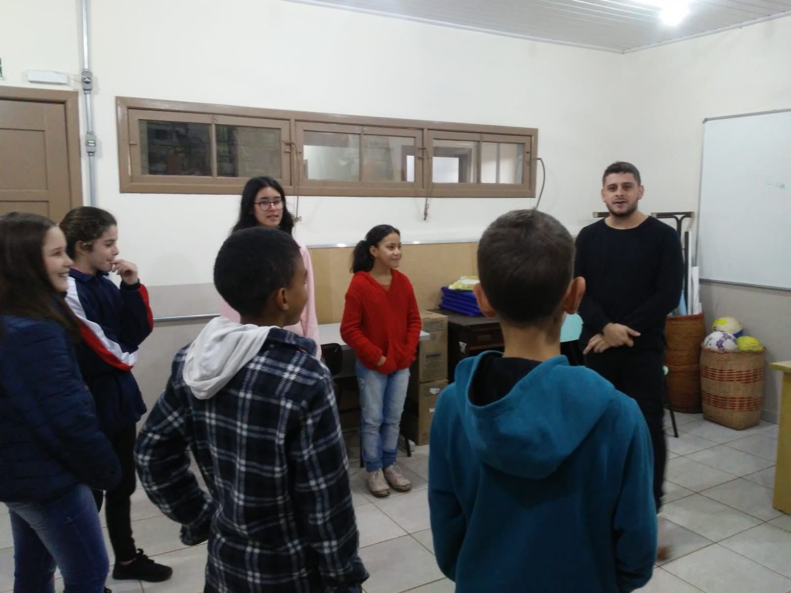 Professores e alunos de Rolante participam de oficina de teatro e se preparam para o XXI Festival Estudantil de Esquetes Teatrais