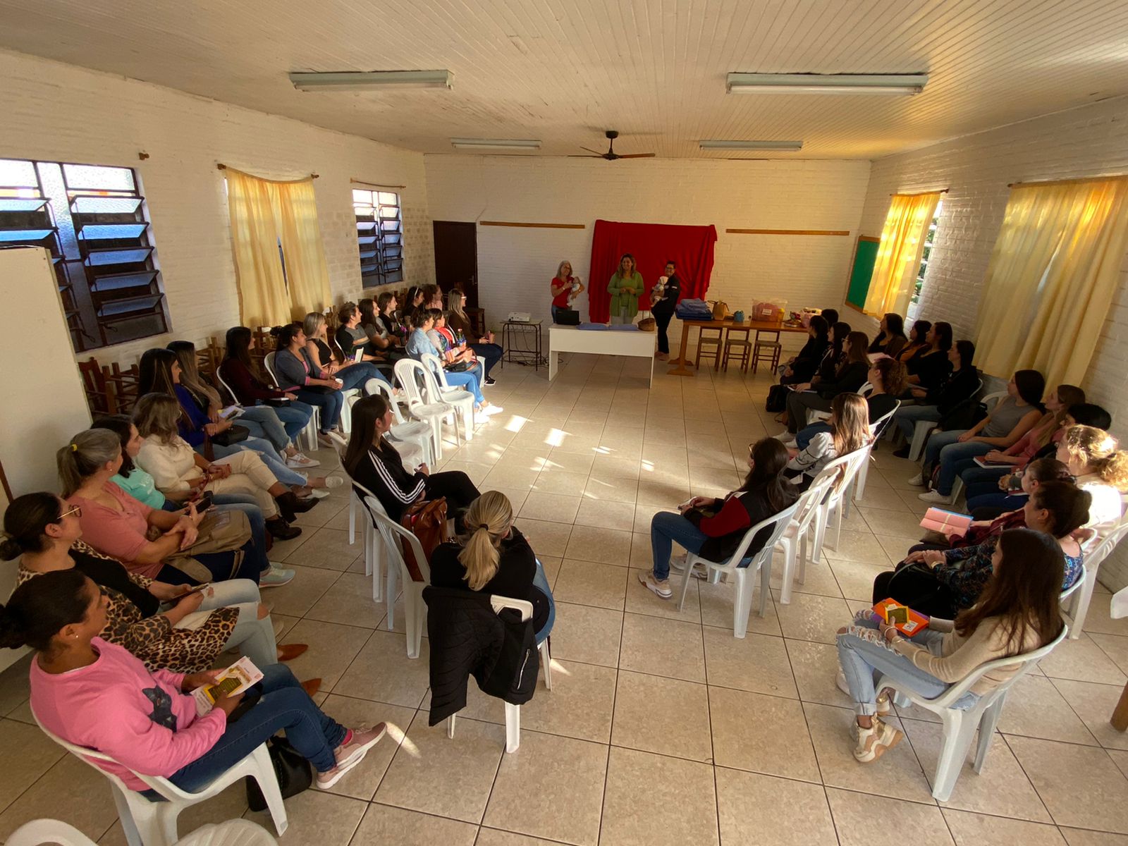 Secretaria de Educação de Rolante promove capacitação para estagiários da rede municipal de ensino