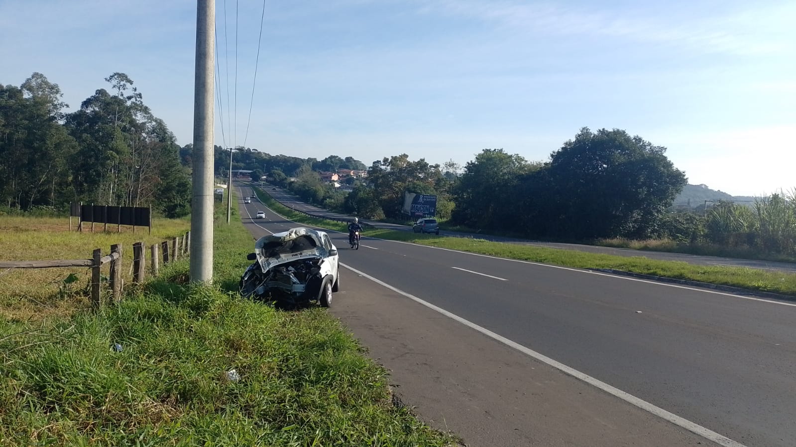 Veículo é abandonado após colisão na ERS-239 em Parobé