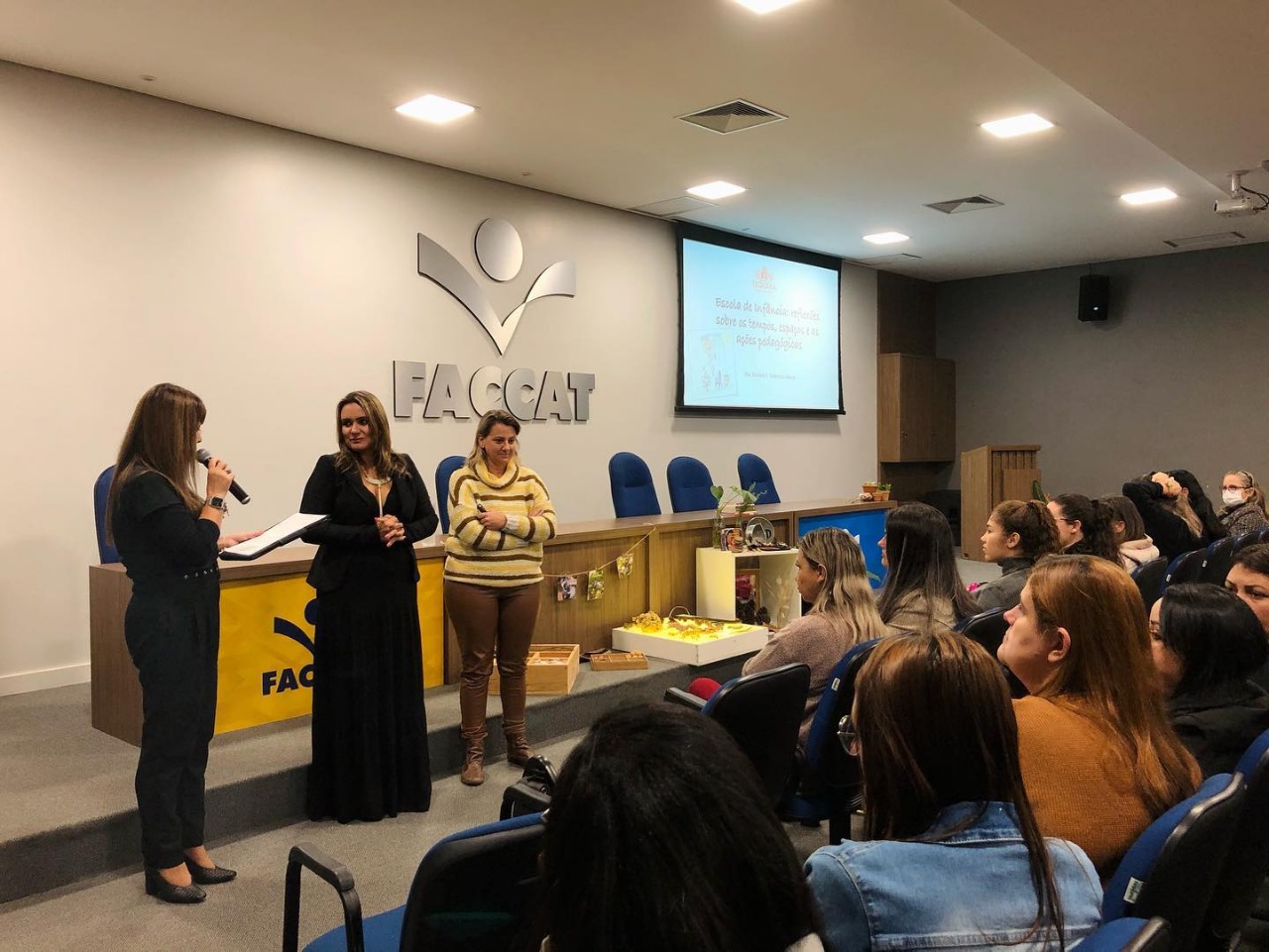 Secretaria de Educação de Taquara promove formação continuada aos professores da rede municipal