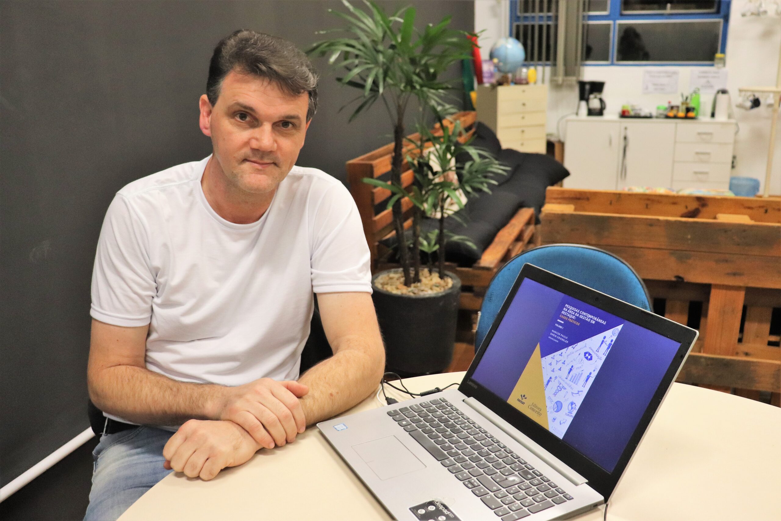 E-book sobre pesquisas na área da gestão será lançado por professor da Faccat nesta segunda-feira (16)