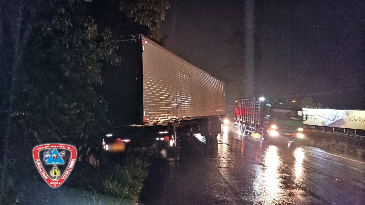 Acidente envolve caminhão na ERS-115 em Igrejinha