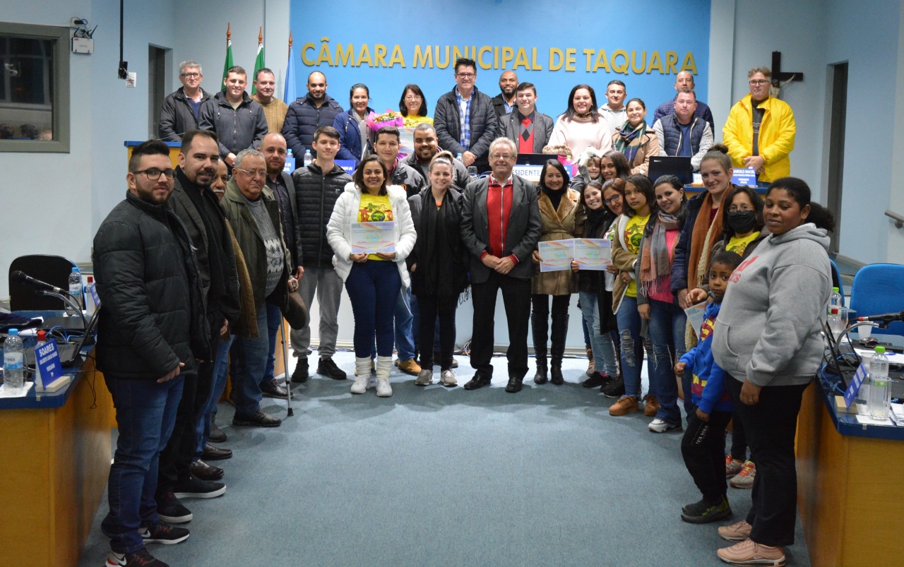 Integrantes da Associação Comunitária Acolhedores da Esperança são homenageados pelos vereadores de Taquara