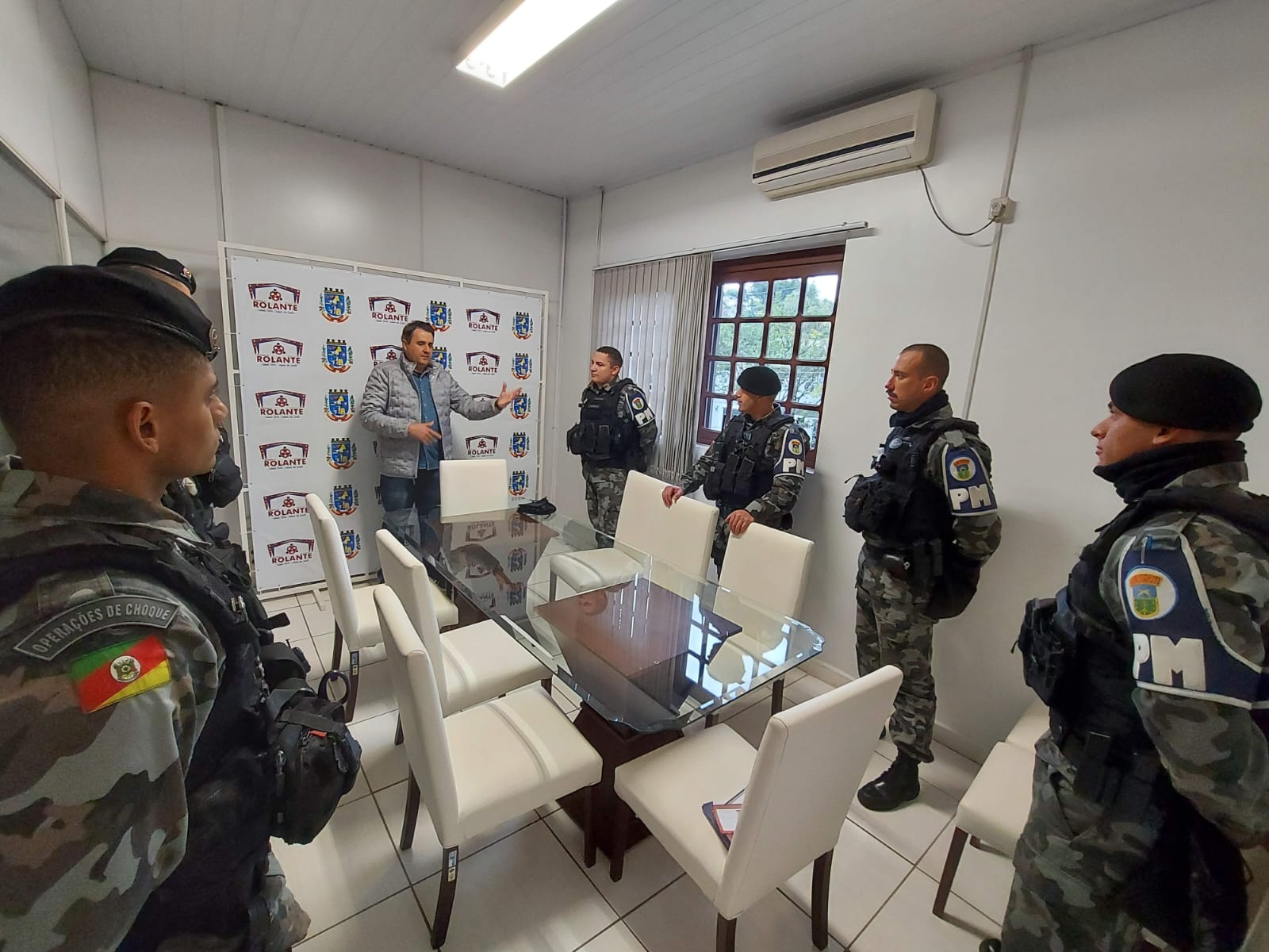 1° Batalhão de Choque da Brigada Militar visita prefeito de Rolante durante Operação Angico