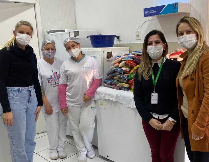 Alimentos arrecadados na Feira do Livro são repassados ao Hospital Bom Pastor de Igrejinha