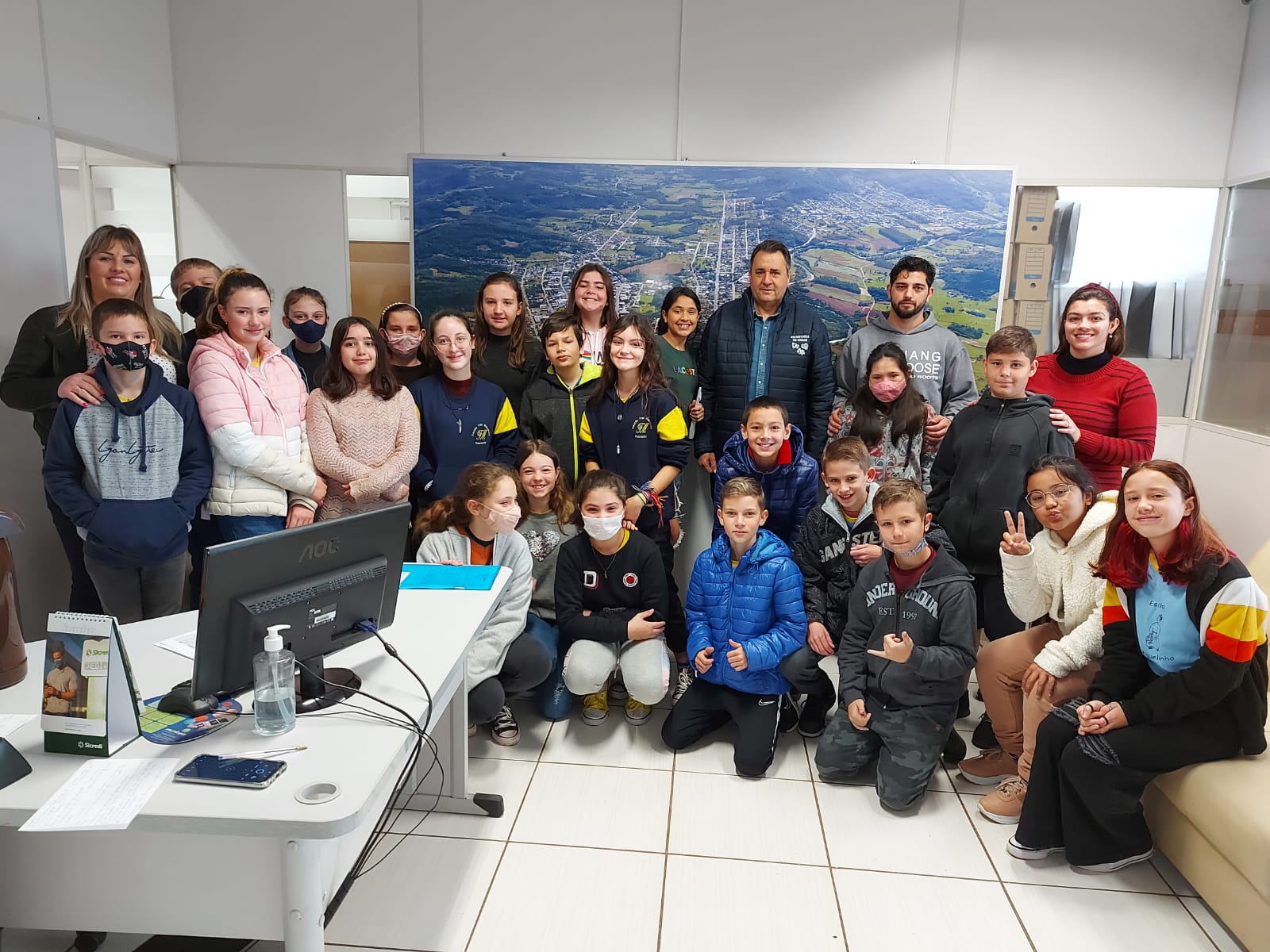 Alunos da Escola Frei Miguelinho se reúnem com o prefeito de Rolante