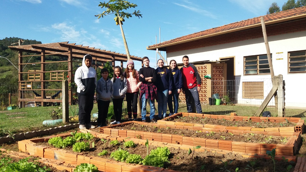 Escolas de Taquara revelam suas hortas escolares para a Quinzena do Meio Ambiente