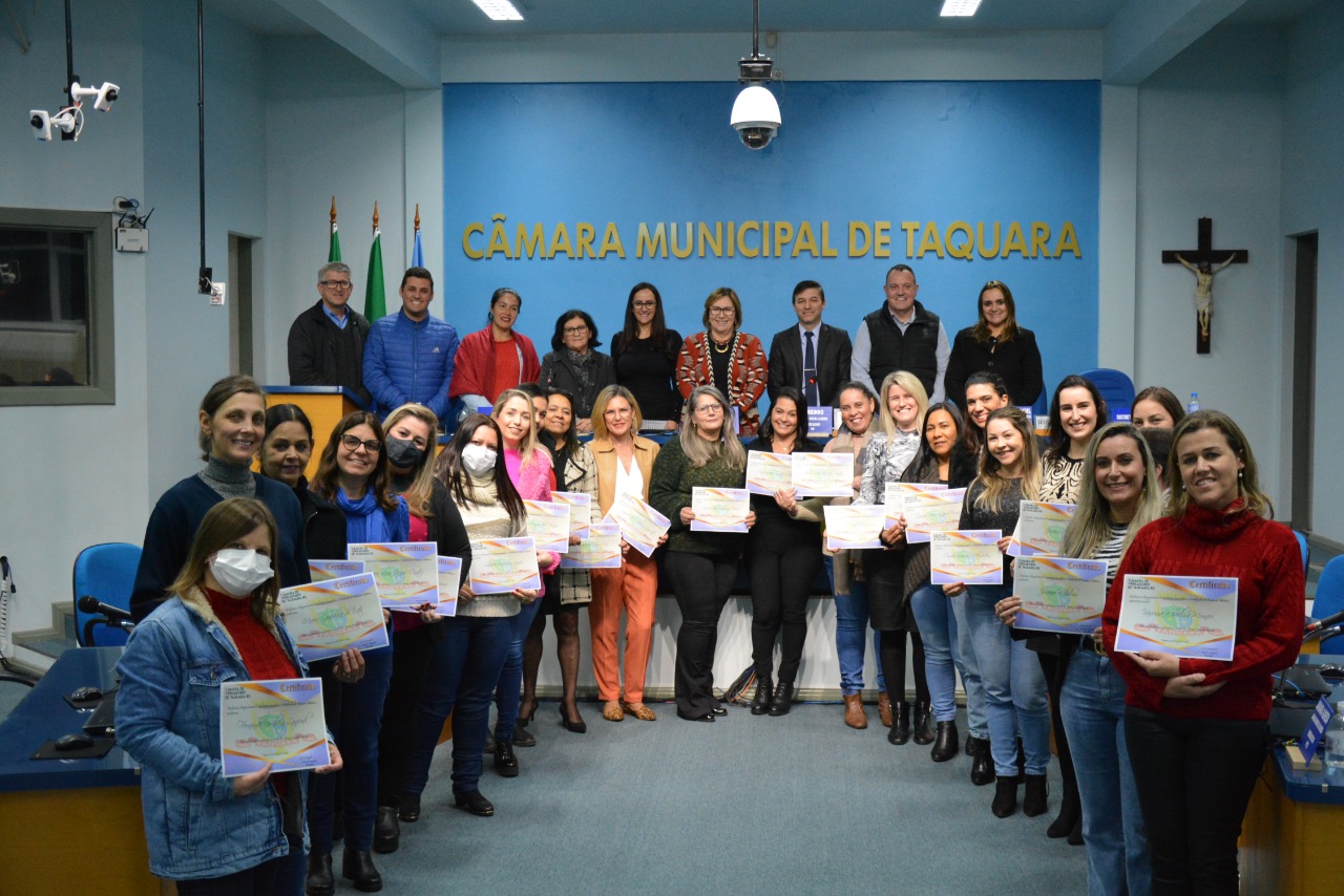 Vereadores de Taquara realizam homenagem pelos 90 anos da escola Breno Ritter