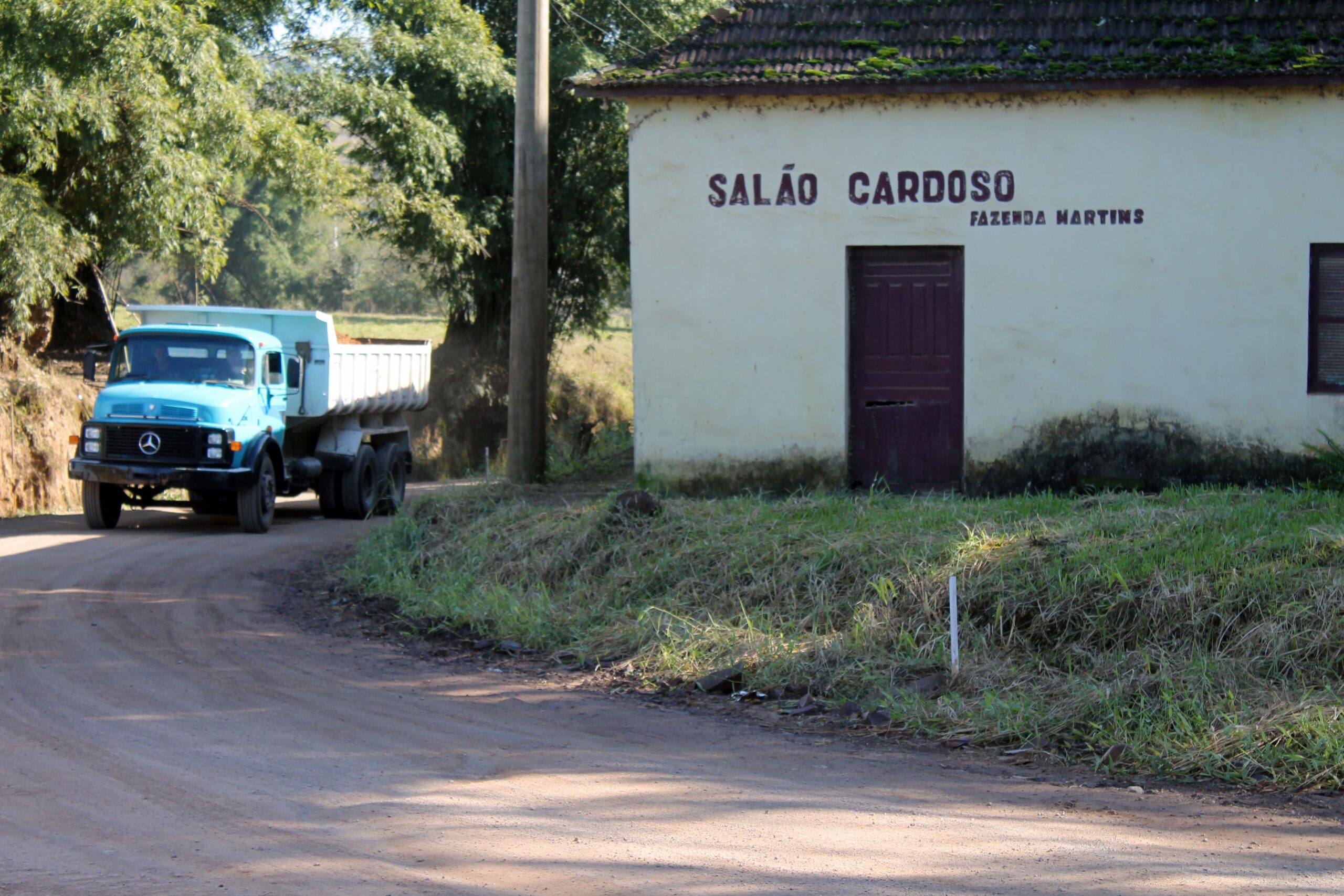 Prefeitura de Parobé dá início a pavimentação da estrada principal de Areia Branca