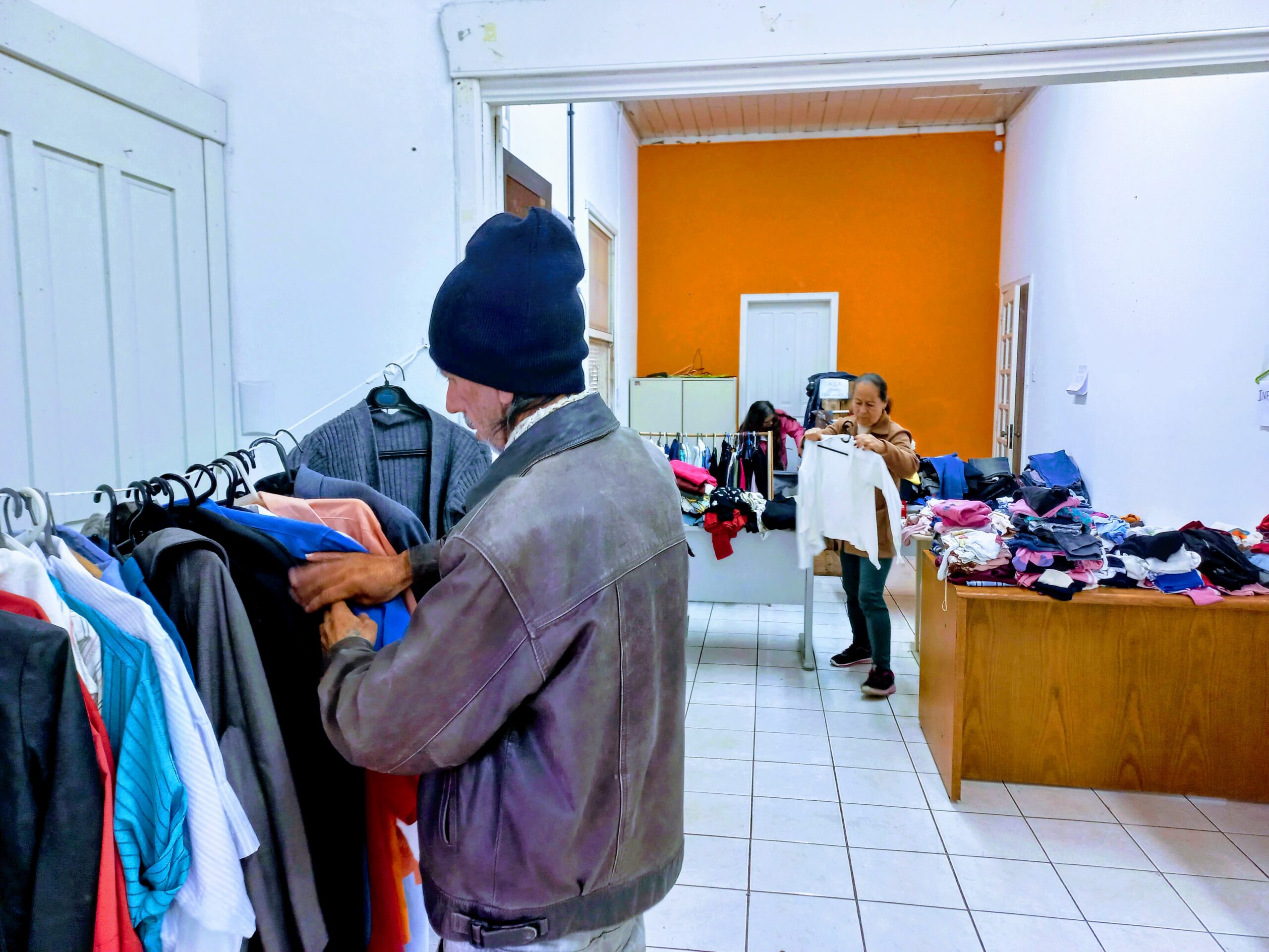 Varal Solidário de Taquara solicita roupas e cobertores para doar a famílias carentes