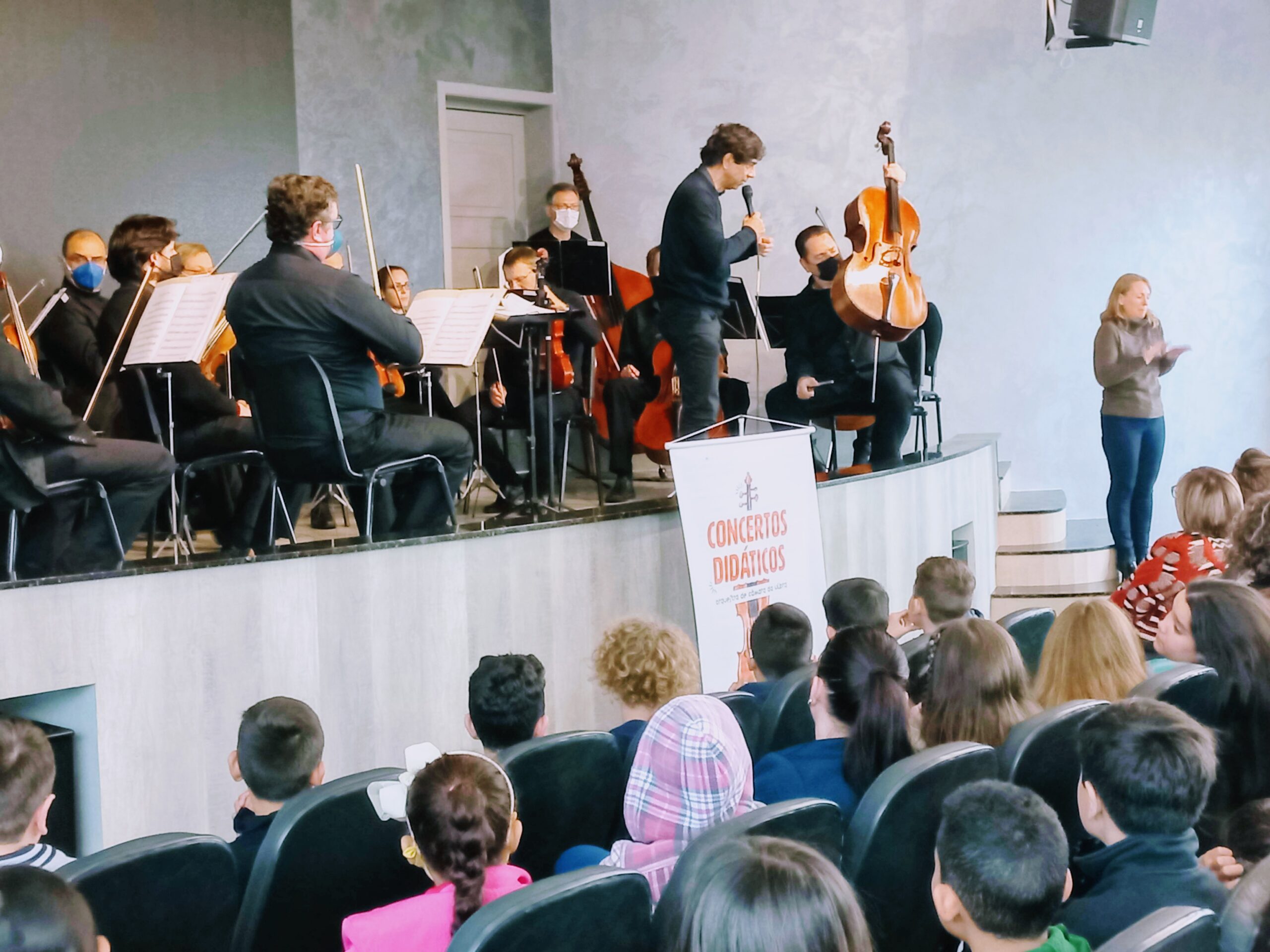 Alunos da rede pública de Taquara recebem oficina com a Orquestra de Câmara da Ulbra