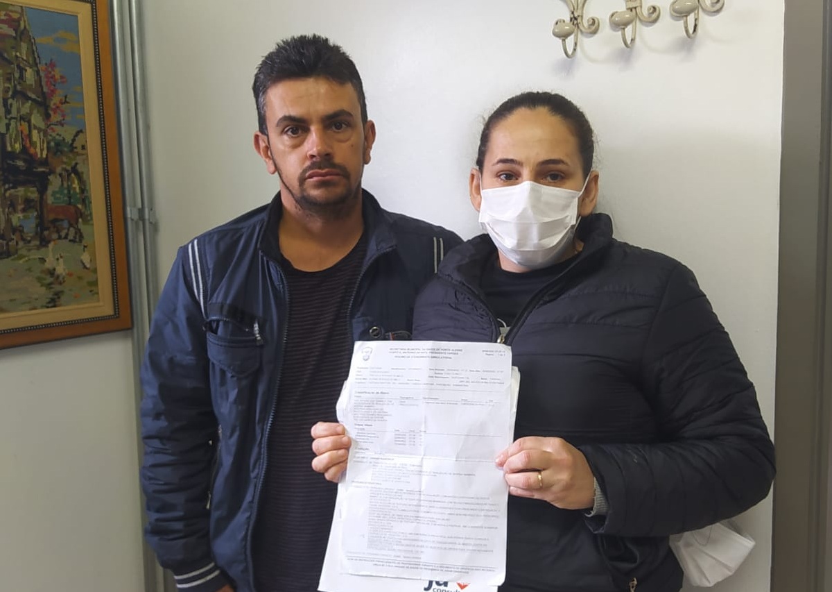 Parobeenses comemoram agendamento de exame para filha com nódulo na mama para o mês de julho