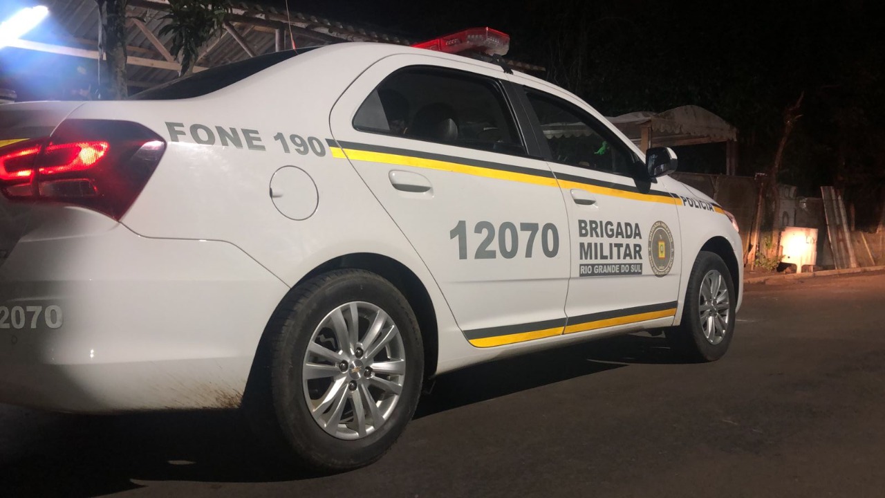 Brigada Militar de Igrejinha prende dupla por furto de um portão