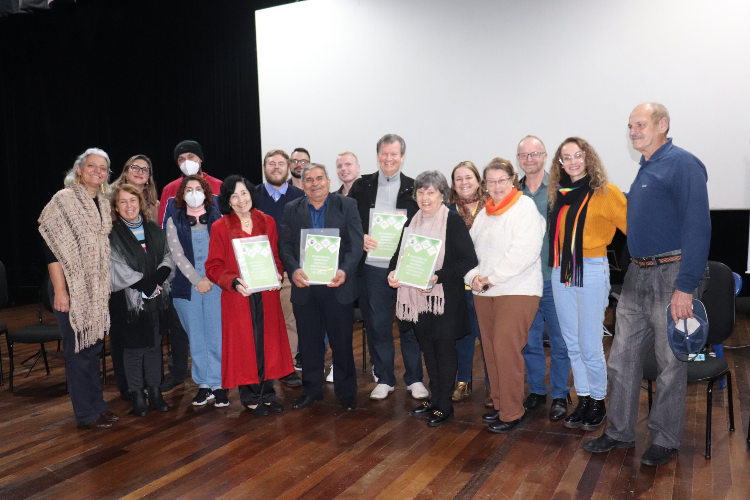 Inventário sobre Patrimônio Histórico, Arquitetônico e Cultural de Três Coroas é entregue ao Município