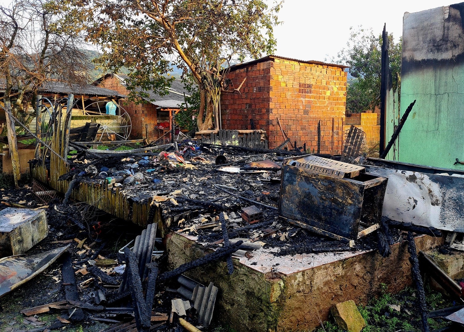 Casa é consumida pelo fogo em Igrejinha