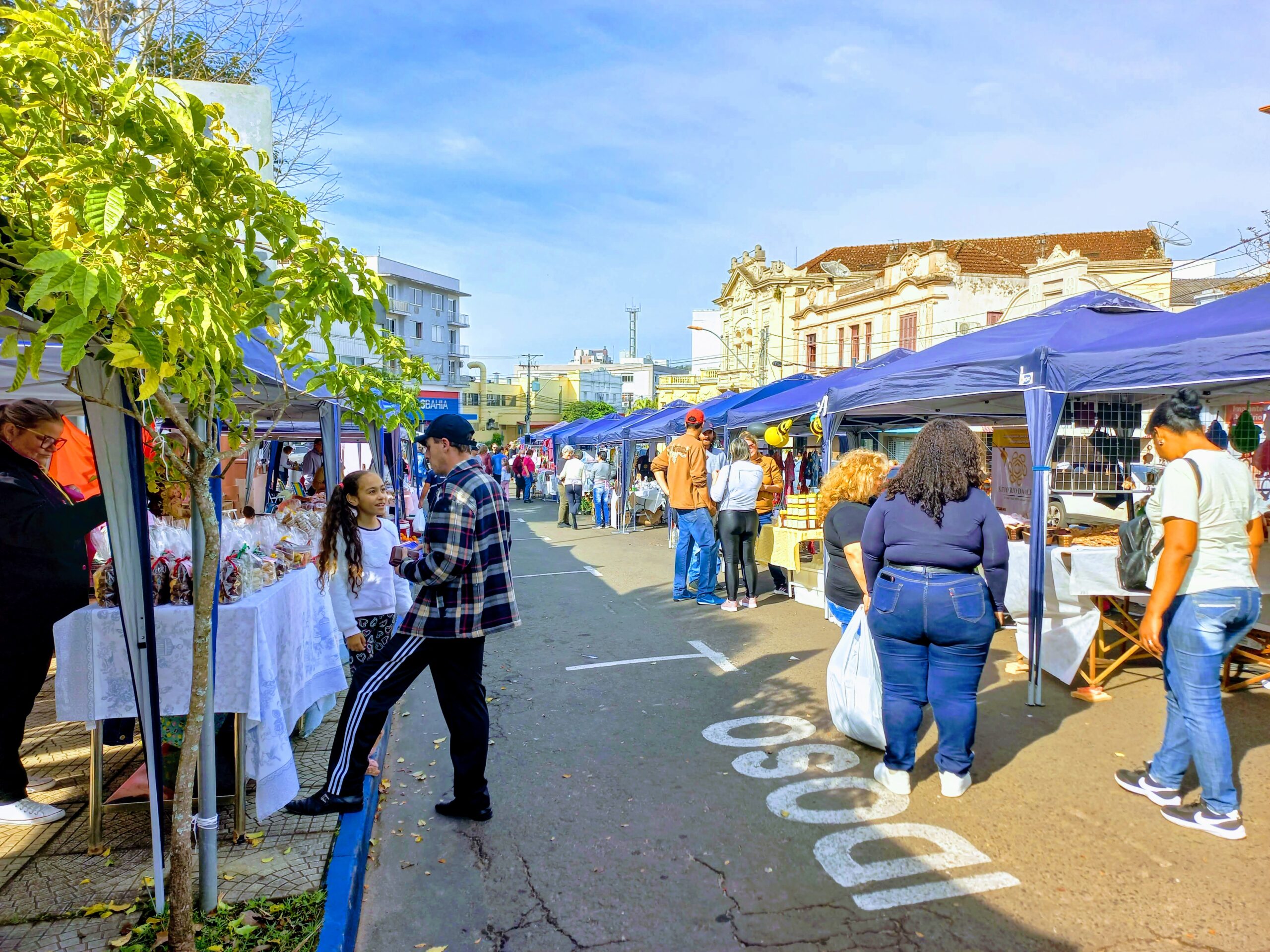 Tempo bom atrai visitantes à Feira de Artesanato e Produtos Coloniais de Taquara