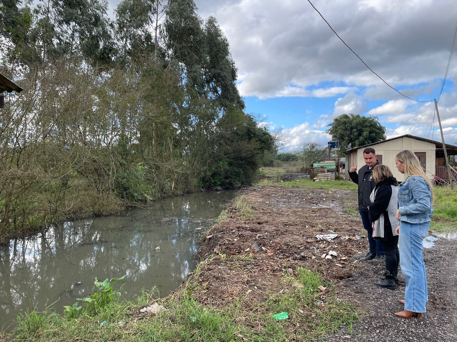 Secretaria de Obras realiza desassoreamento do Arroio Tucanos em Taquara