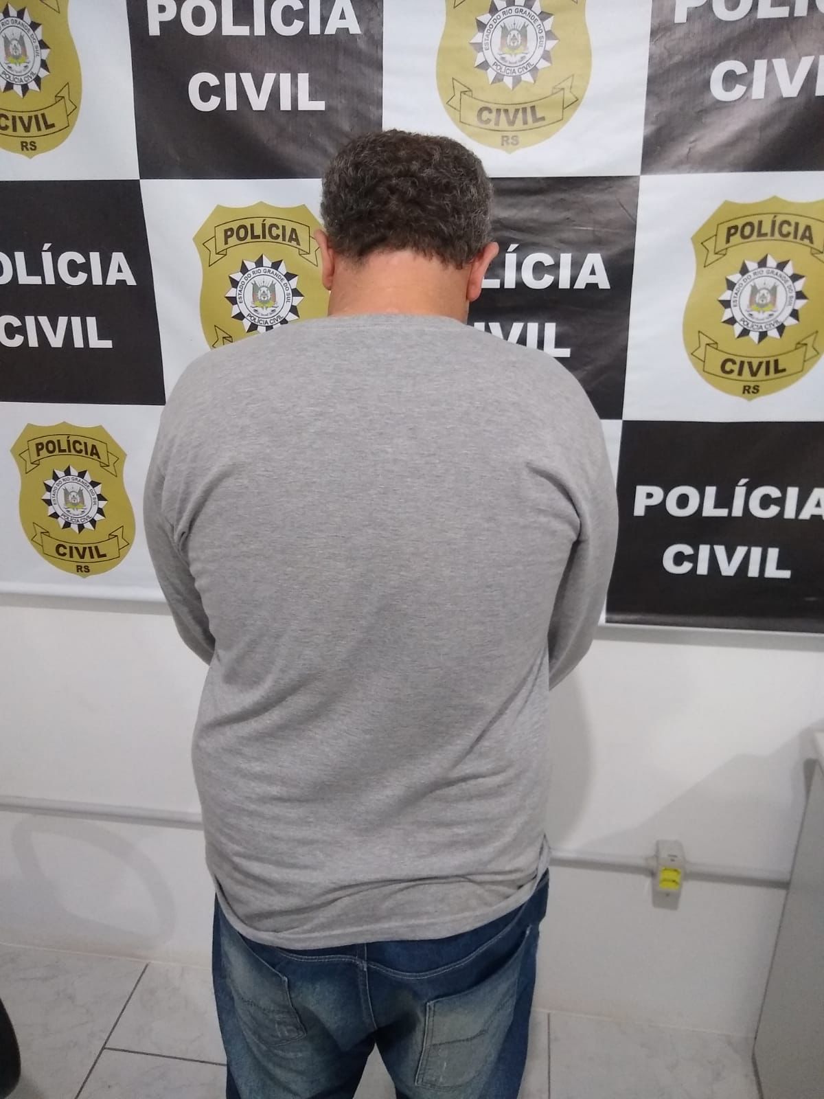 Homem é preso por descumprir medida protetiva e plantar drogas para incriminar novo companheiro da ex-mulher