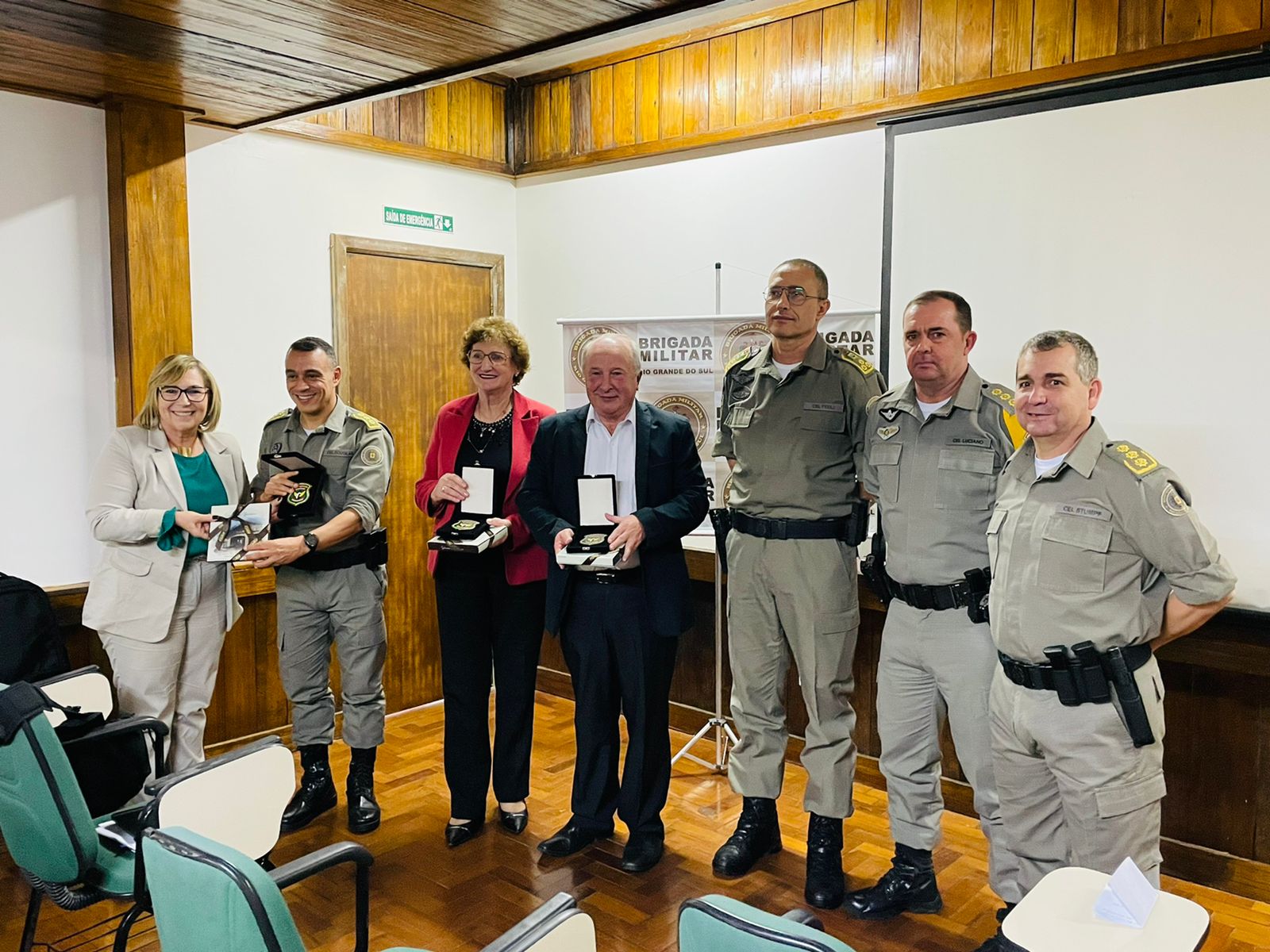 Prefeita de Taquara recebe distinção da Brigada Militar do RS em evento em Canela