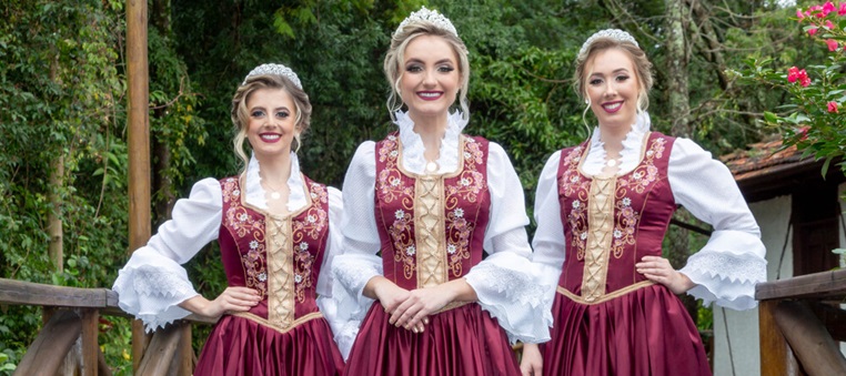 Trajes das soberanas da 33ª Oktoberfest de Igrejinha resgatam história da festa