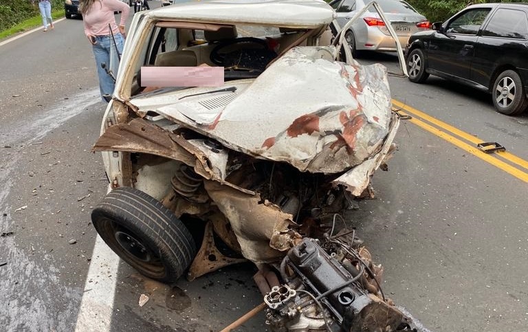 Colisão frontal entre dois veículos deixa três pessoas feridas na ERS-115 em Três Coroas