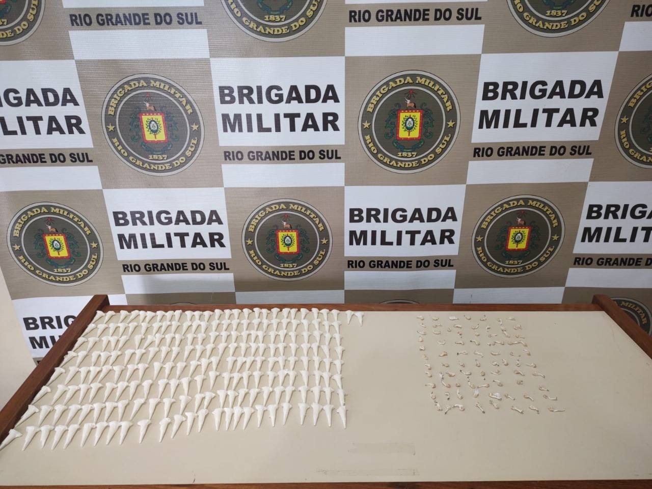 Homem é preso com 202 pinos de cocaína e 78 pedras de crack em Parobé