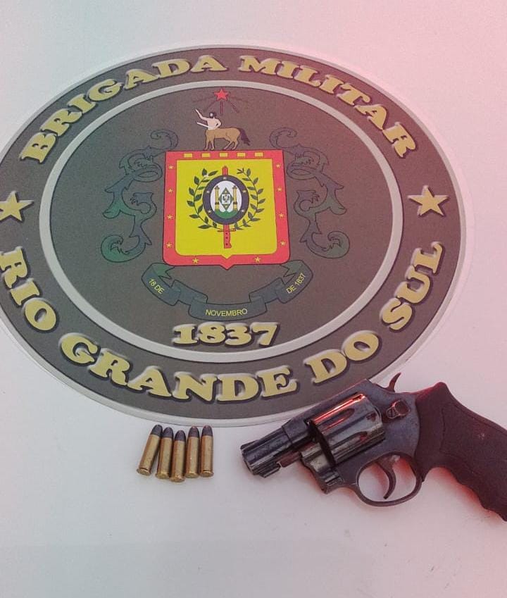 Brigada Militar apreende adolescente por posse ilegal de arma de fogo em Igrejinha