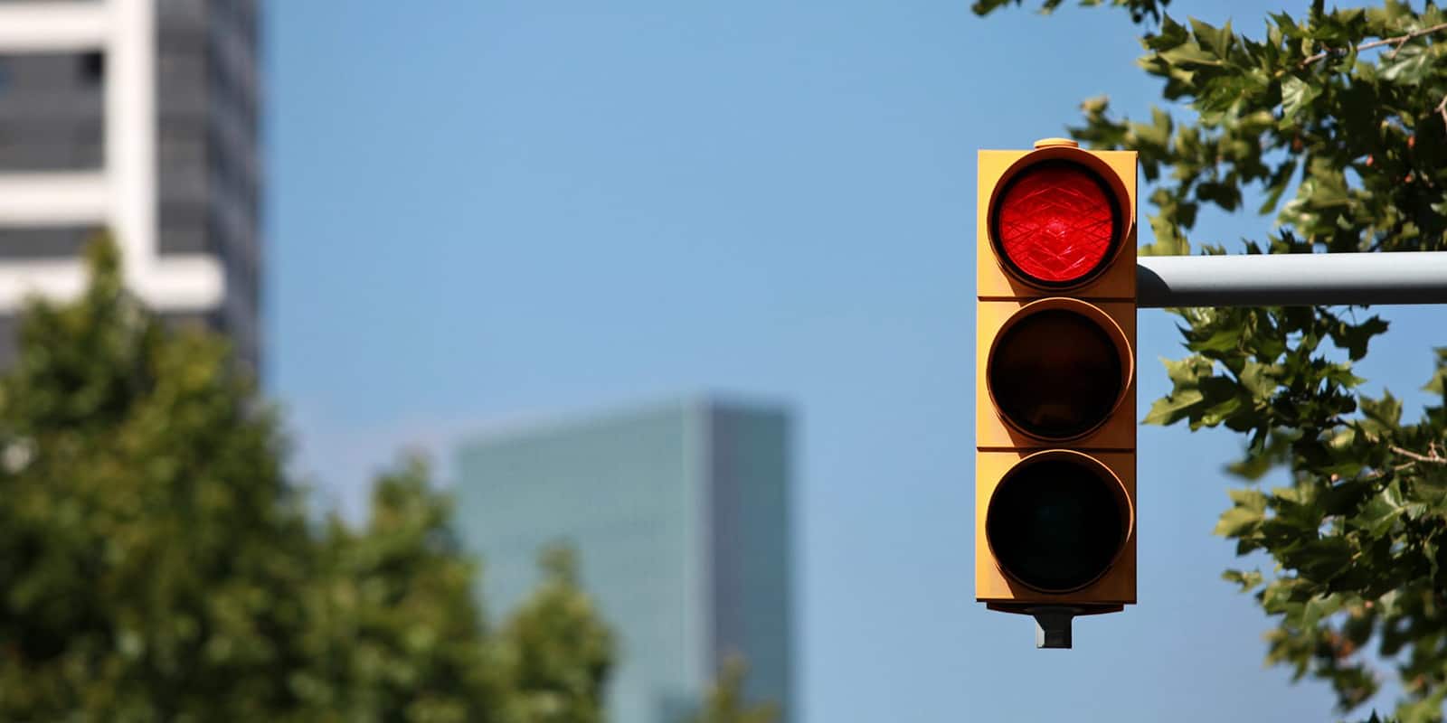 Cruzamento da avenida Sebastião Amoretti com a rua Marechal Floriano é temporariamente bloqueado