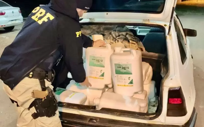 Veículo com placas de Taquara é apreendido com mais de 400 quilos de agrotóxico proibido no Brasil